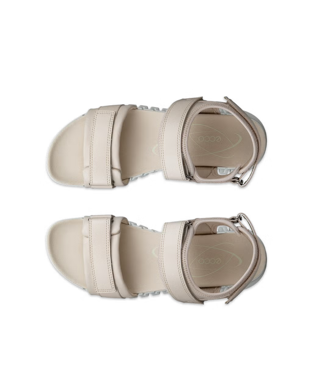 Women's flat sandal with a groovy sole