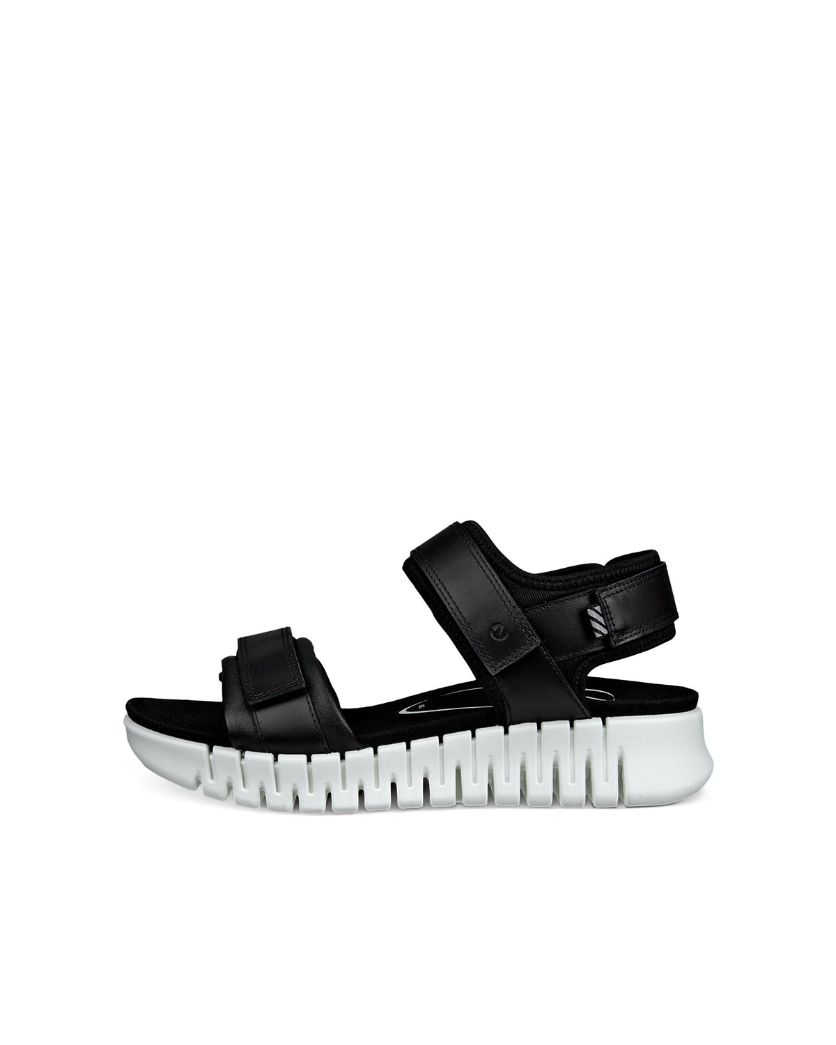 Women's flat sandal with a groovy sole